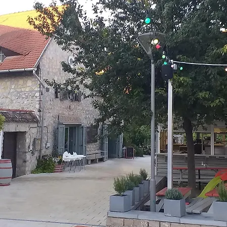 فيلة Galeria Veszprém